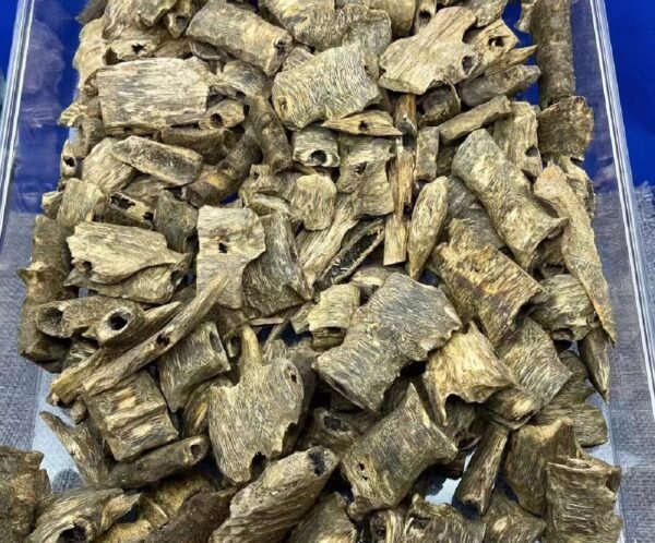 白块料 (2) Dianbai honey-scented white agarwood pieces