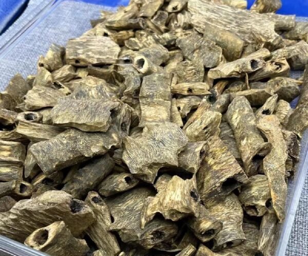 白块料 (3) Dianbai honey-scented white agarwood pieces