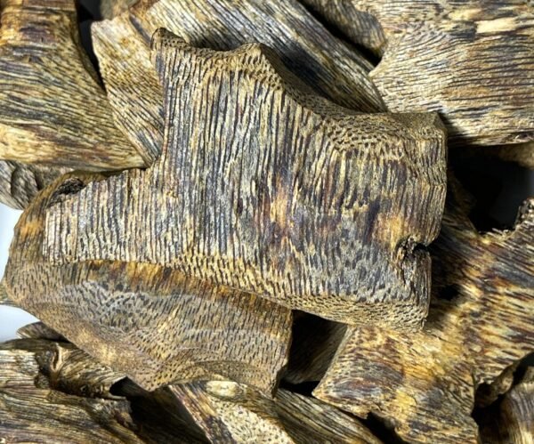 绿块料 (6) Hainan Yingge Green Kyara Agarwood Sinking Wood Blocks