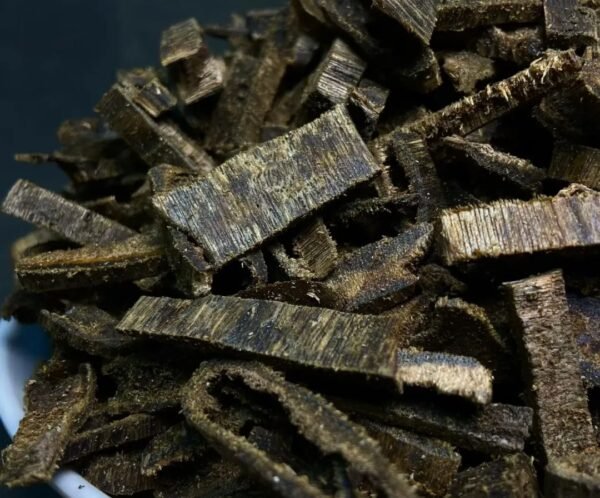 绿奇碎料 (4) Agarwood (Green Kyara) fragments